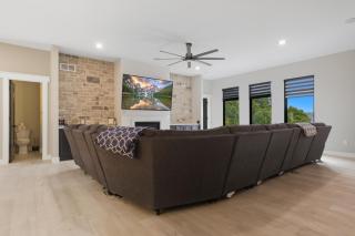 Huge Private Dock w/ 2 Slips + 2PWC, Beautiful Views, Lakeside Hot Tub, Pool & Pickleball - 8