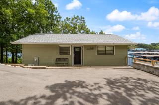 Spacious, Central Location, Fire Pit, Boat Slip - 9