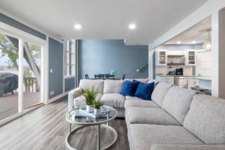 Our Cove Retreat - Perfect for Wave-Free Swimming, Tanning & Prime Location Fun! - 9