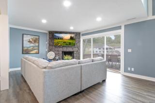 Our Cove Retreat - Perfect for Wave-Free Swimming, Tanning & Prime Location Fun! - 4