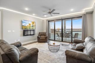 Topsider Condo w/ Updated Design & Amazing Main Channel Views - 7