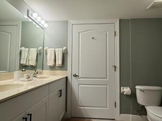 The Palms – 3BR Condo with Balcony & Pool - 3