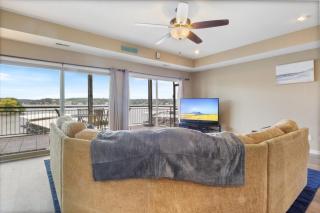 Lakefront 1st-Floor Condo, Screened Patio, Pools & Courts - 7