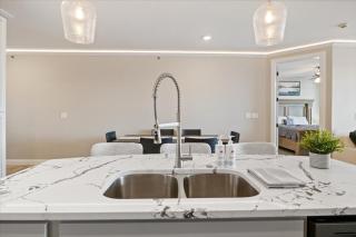 Lakefront Topsider Condo w/ Boat Slip, 2 Pools & Large Deck - 1