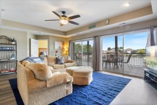 Lakefront 1st-Floor Condo, Screened Patio, Pools & Courts - 9