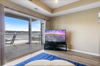 Lakefront 1st-Floor Condo, Screened Patio, Pools & Courts - 4