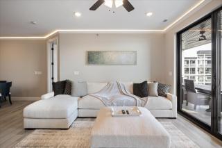 Lakefront Topsider Condo w/ Boat Slip, 2 Pools & Large Deck - 6