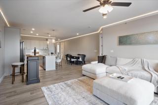 Lakefront Topsider Condo w/ Boat Slip, 2 Pools & Large Deck - 9