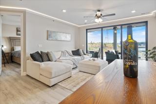 Lakefront Topsider Condo w/ Boat Slip, 2 Pools & Large Deck - 8