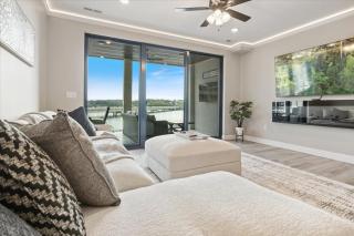 Lakefront Topsider Condo w/ Boat Slip, 2 Pools & Large Deck - 5