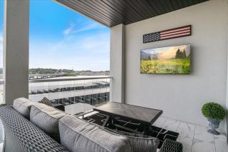 Lakefront Topsider Condo w/ Boat Slip, 2 Pools & Large Deck - 0