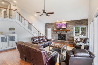 Incredible Views, Spacious Deck, Private Dock, Gas Grill, Games & Cards - 5