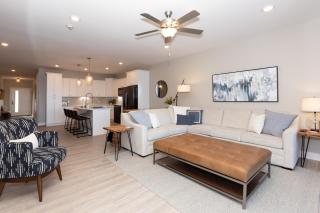 Topsider Condo w/ Stunning Lake Views, Shuffleboard & King Beds - 5