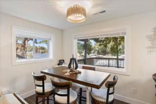 Minutes from the Strip - Nightlife and Dining! - 8