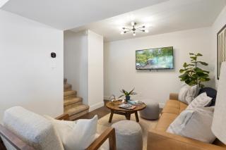 Minutes from the Strip - Nightlife and Dining! - 4