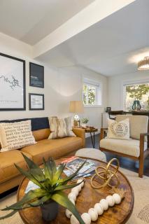 Minutes from the Strip - Nightlife and Dining! - 5