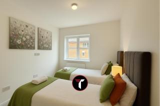 Modern 2 Bed Apartment Includes Free Parking - 7
