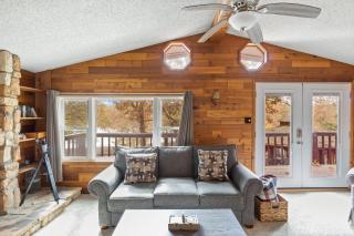 Stunning Lake View On A Nice & Quiet Relaxing Home - 2