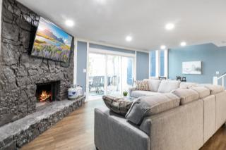 Our Cove Retreat - Perfect for Wave-Free Swimming, Tanning & Prime Location Fun! - 8