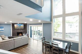 Our Cove Retreat - Perfect for Wave-Free Swimming, Tanning & Prime Location Fun! - 3