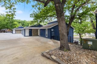 Our Cove Retreat - Perfect for Wave-Free Swimming, Tanning & Prime Location Fun! - 0