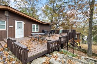 Stunning Lake View On A Nice & Quiet Relaxing Home - 0