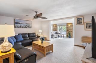 Spacious, Quiet & Great Cove, Nearby Attractions, Private Dock, Fireplace, Expansive Deck - 5