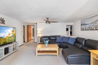 Spacious, Quiet & Great Cove, Nearby Attractions, Private Dock, Fireplace, Expansive Deck - 3