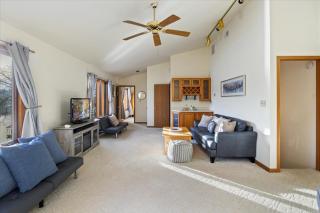 Spacious, Quiet & Great Cove, Nearby Attractions, Private Dock, Fireplace, Expansive Deck - 1