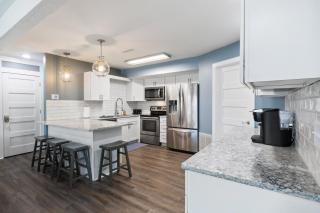 Our Cove Retreat - Perfect for Wave-Free Swimming, Tanning & Prime Location Fun! - 9