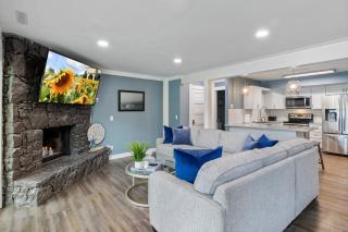 Our Cove Retreat - Perfect for Wave-Free Swimming, Tanning & Prime Location Fun! - 4