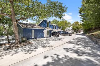 Our Cove Retreat - Perfect for Wave-Free Swimming, Tanning & Prime Location Fun! - 0