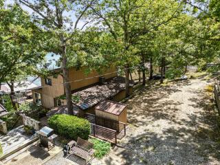 Spacious, Quiet & Great Cove, Nearby Attractions, Private Dock, Fireplace, Expansive Deck - 8