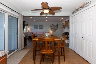 Pet-Friendly Condo at MM-19 w/ Boat Slip & Lake Views - Laguna Beach - 3