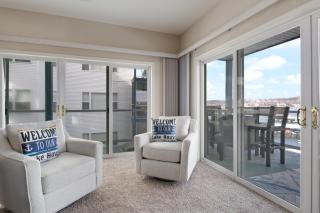 Serene Lake View and Easy Access to Local Delights - 6