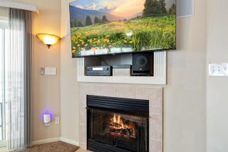 Serene Lake View and Easy Access to Local Delights - 4