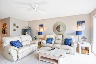 Ten Minutes to "The Strip" - Amazing Lake Views - 6