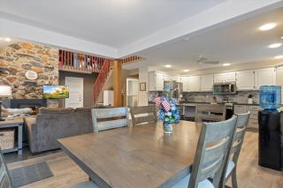 Lakefront Retreat w/ Private Dock, Kayaks, Swim Mat & Lake Views - 1