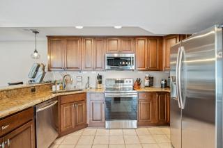 Lake Life: Amazing Weekday Specials! Dock, Swim Mat, Cove Water - 5