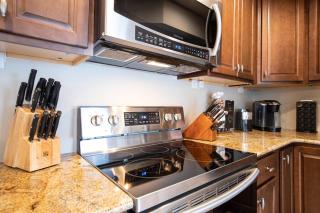 Lake Life: Amazing Weekday Specials! Dock, Swim Mat, Cove Water - 4