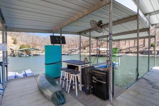 Spacious Home & Lake Access, Lake Views Throughout - 6