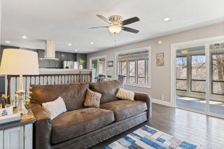 Spacious Home & Lake Access, Lake Views Throughout - 7