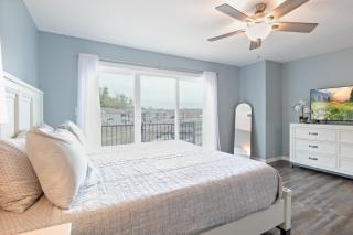 Our Cove Retreat - Perfect for Wave-Free Swimming, Tanning & Prime Location Fun! - 7