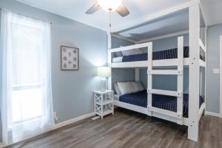 Our Cove Retreat - Perfect for Wave-Free Swimming, Tanning & Prime Location Fun! - 3