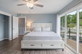 Our Cove Retreat - Perfect for Wave-Free Swimming, Tanning & Prime Location Fun! - 2