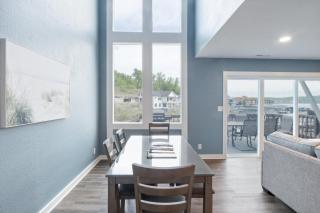 Our Cove Retreat - Perfect for Wave-Free Swimming, Tanning & Prime Location Fun! - 3