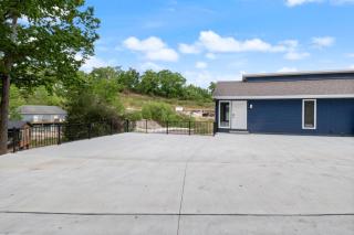 Our Cove Retreat - Perfect for Wave-Free Swimming, Tanning & Prime Location Fun! - 0