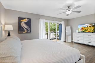 Our Cove Retreat - Perfect for Wave-Free Swimming, Tanning & Prime Location Fun! - 2