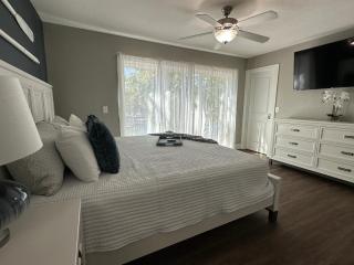 Our Cove Retreat - Perfect for Swimming, Tanning & Prime Location Fun! - 5