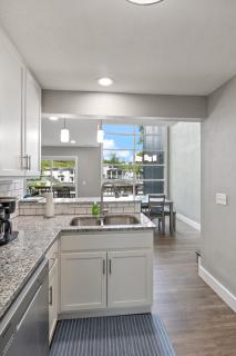 Our Cove Retreat - Perfect for Wave-Free Swimming, Tanning & Prime Location Fun! - 2